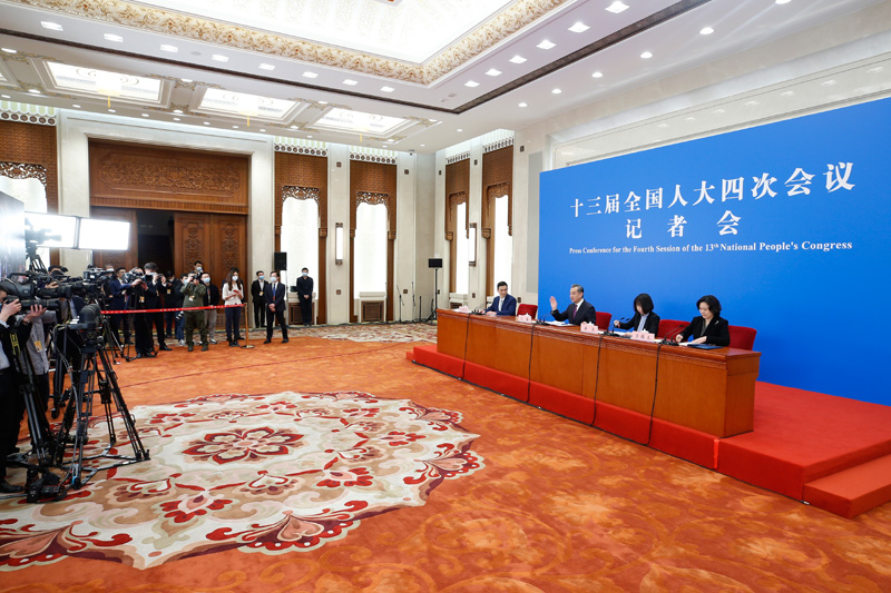 王毅就中國外交政策和對外關系回答中外記者提問--中英文對照文本